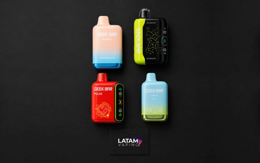 Los cuatro modelos de Geek Bar — Pulse, Pulse X, Meloso Max y Meloso Mini — sobre superficie oscura con logo Latam Vaping